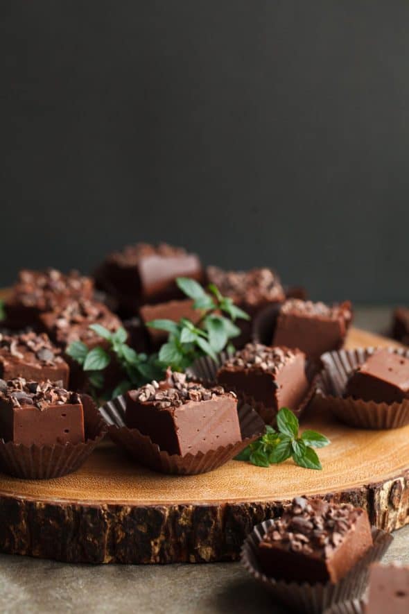 Easy 5-Minute Peppermint Chocolate Fudge